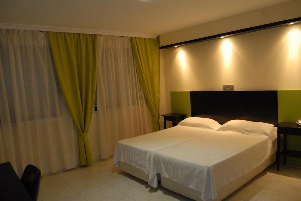 Hotel Miramar La Línea de la Concepción Extérieur photo